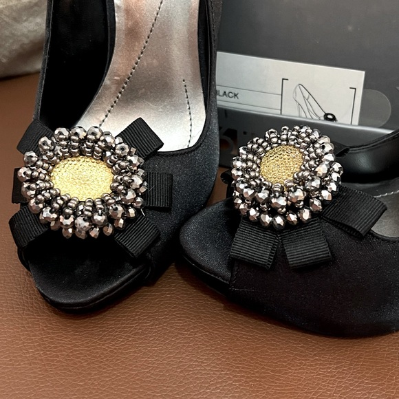 Fabulous Dressy Peep Toe Heels - Picture 3 of 7